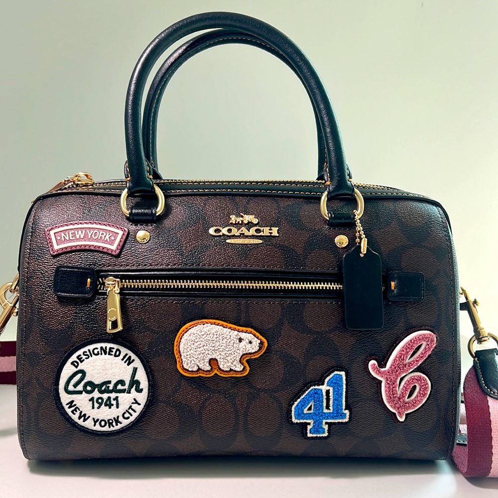 Coach-Rowan Satchel In Signature Canvas
With Ski Patche—100% unused